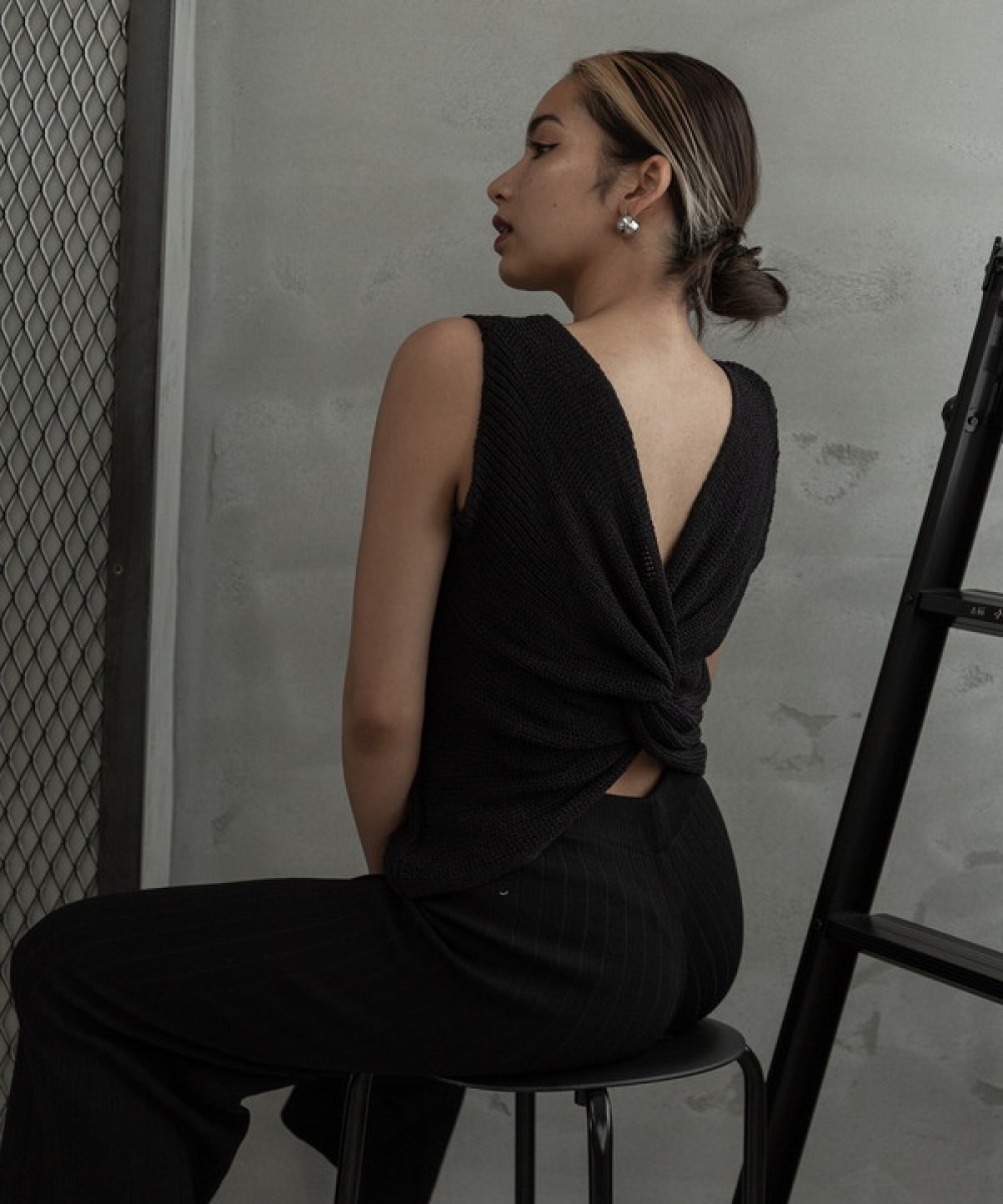 2WAY TWIST SLEEVELESS KNIT