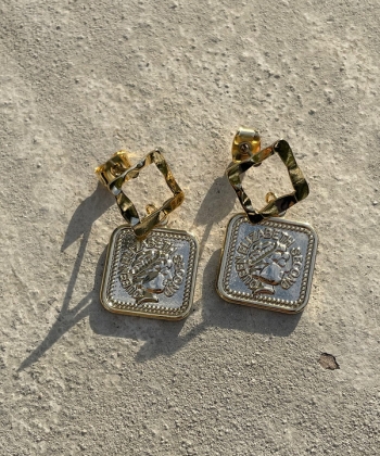 Square medal pierce