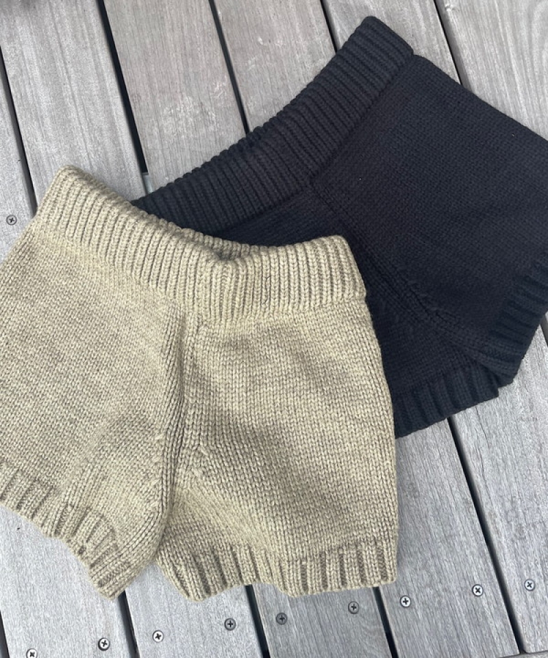 Short knit pants